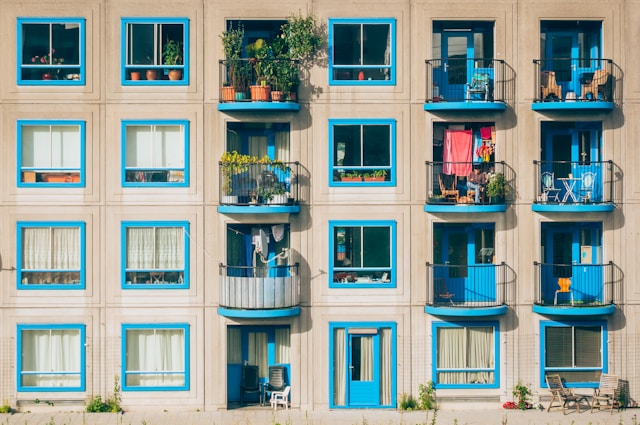 White and blue 4 story concrete building